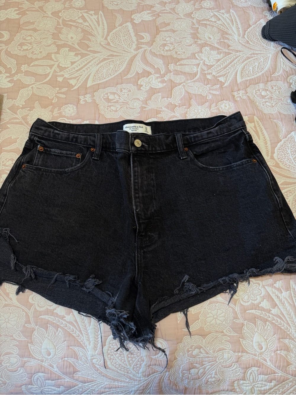 Abercrombie & Fitch Black Distressed Mom High Rise Short